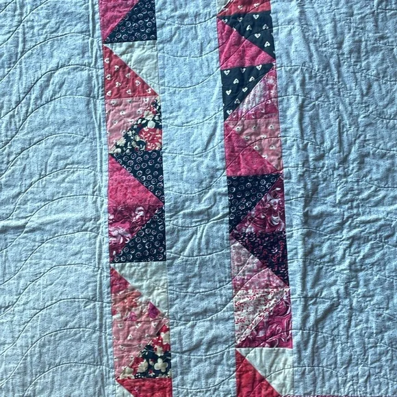 Handmade Chandelier Quilt Throw Blanket White Black Pink Red  (DOG NOT INCLUDED) - Picture 9 of 12